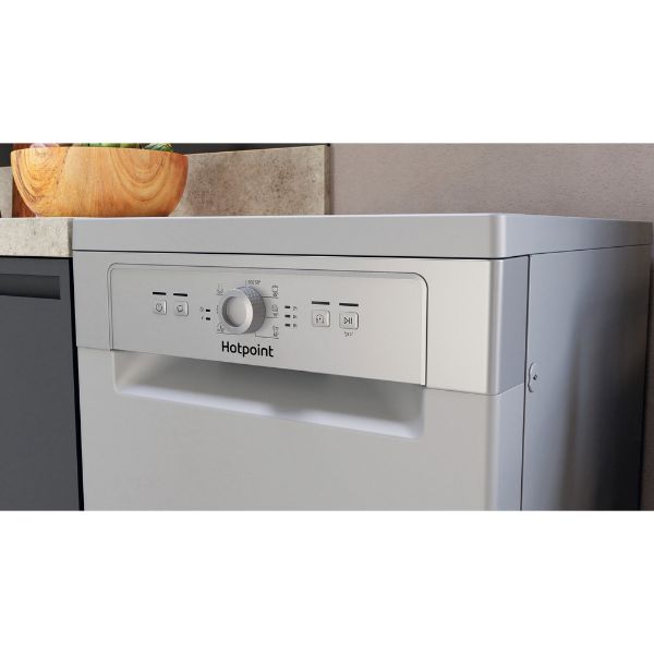 Picture of Hotpoint HSFE1B19SUKN 45cm Slimline Dishwasher in Silver