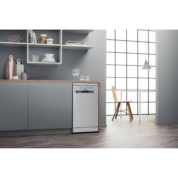 Picture of Hotpoint HSFE1B19SUKN 45cm Slimline Dishwasher in Silver