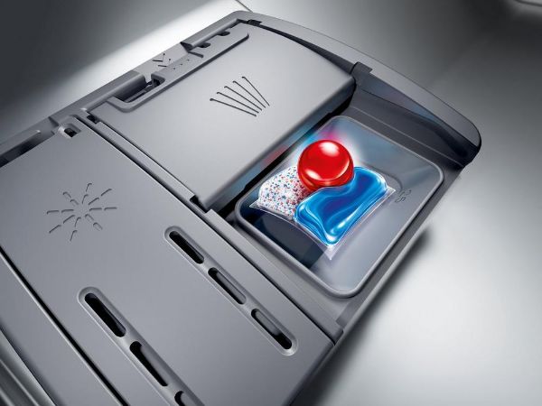 Bosch SPS2IKW01G Slimline Dishwasher with 9 Place Settings_cleaning tab