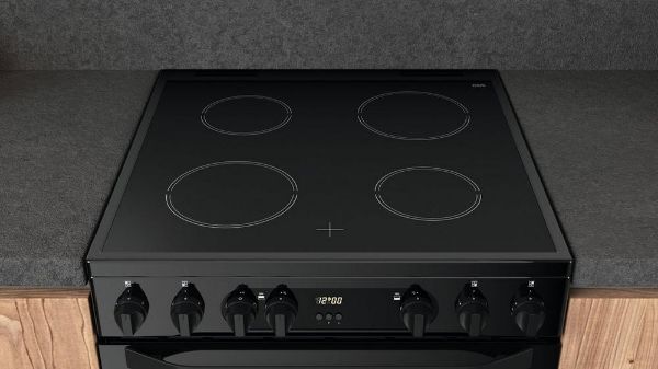 Hotpoint HDEU67V9C2B/UK 60cm Double Oven Electric Cooker with Ceramic Hob - Black_hob