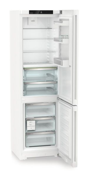 Liebherr CBNc5723 Plus BioFresh NoFrost Fridge Freezer_empty interior