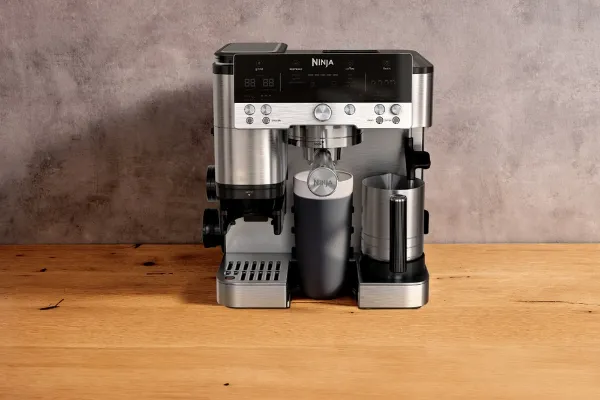 Ninja ES601UK Luxe Café Premier Series Espresso Machine - Black/Stainless Steel_room view