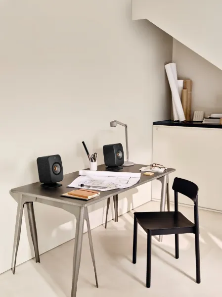 KEF SP4041BB Wireless LSX II Carbon Speaker  - Black_desk