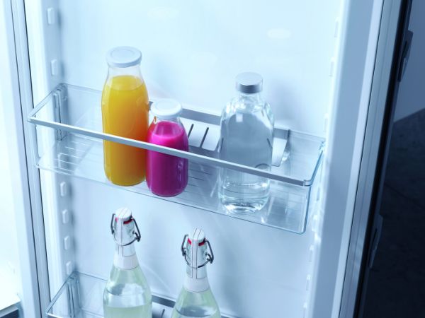 Miele KS 4383 DD Freestanding Fridge with DynaCool and DailyFresh in Silver_shelves