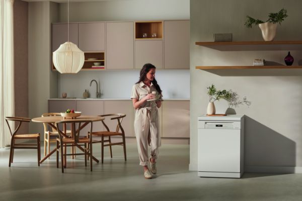 Miele G7600 SC WH Freestanding Full Size Dishwasher with AutoDos_room view
