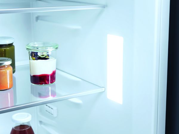 Miele KDN 7724 E Integrated Fridge Freezer with DailyFresh ExtraCool_shelves2