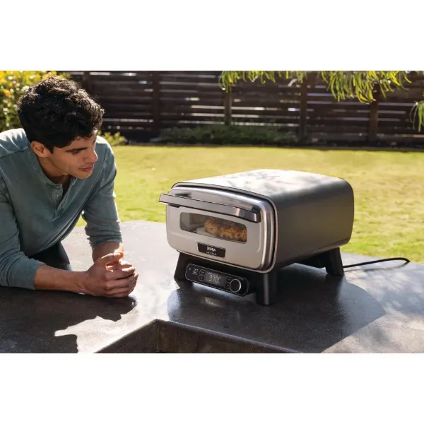 Ninja MO201UK Electric Outdoor Pizza Oven & Air Fryer_outdoor