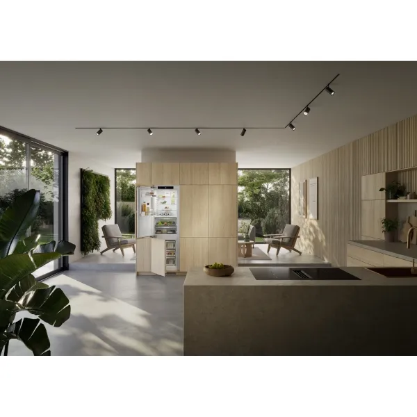 Liebherr ICBa 5123 Plus BioFresh Integrated Fridge Freezer_room view