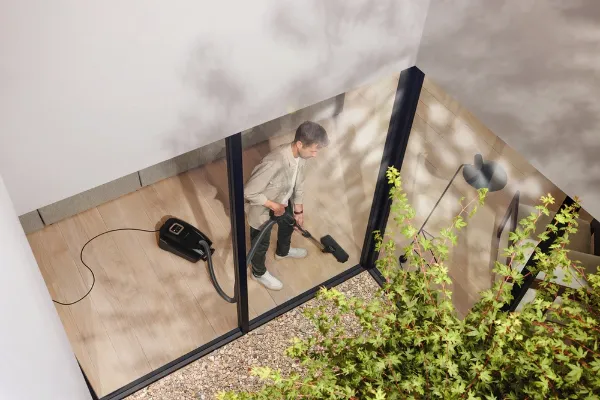 Miele GuardL1AllFloor Vacuum - Obsidian Black_in use