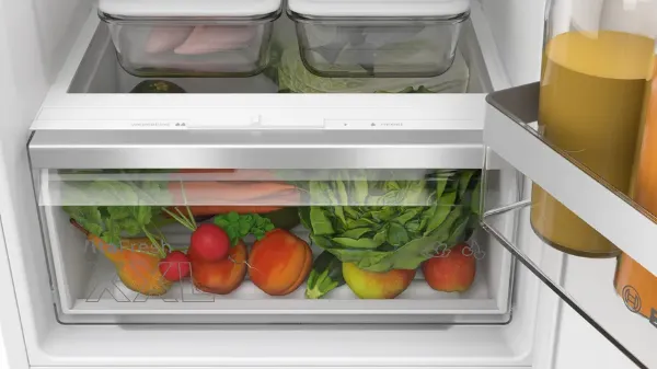 Bosch KIV87VSE0G Series 4 Integrated Fridge Freezer_veg drawer