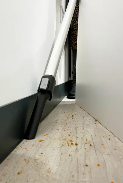 VAX CLSV-B4CS Blade 4 Classic Cordless Vacuum Cleaner - Graphite & Silver_corner