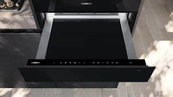Siemens BI710C1B1B iQ700 Built-in warming drawer 60 x 14 cm Black open