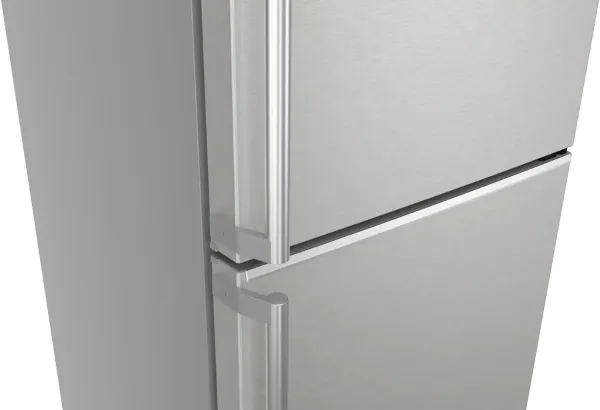 Siemens KG39NAIAU iQ500 Freestanding Fridge Freezer with Total noFrost in Inox_edge
