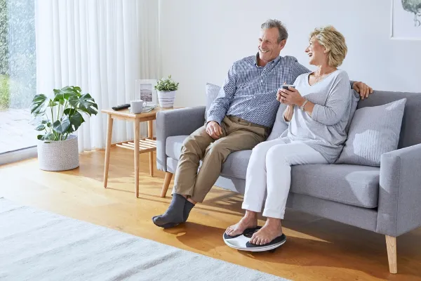 Revitive 5606-5574AQ-UK Medic Knee Circulation Booster_demonstration