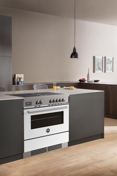 Bertazzoni Professional 90cm Single Aspirational Induction Range Cooker in Bianco_Lifestyle