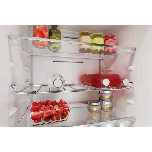 Hotpoint HTC20T322 built in fridge freezer drawers 2