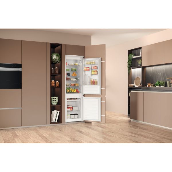 Hotpoint HTC18D011A1 built in fridge freezer open 4
