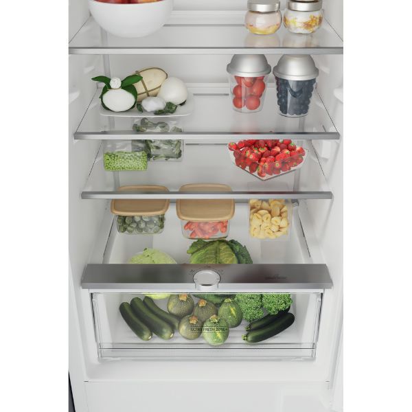 Hotpoint HTC18 T112 UK built in fridge freezer drawers
