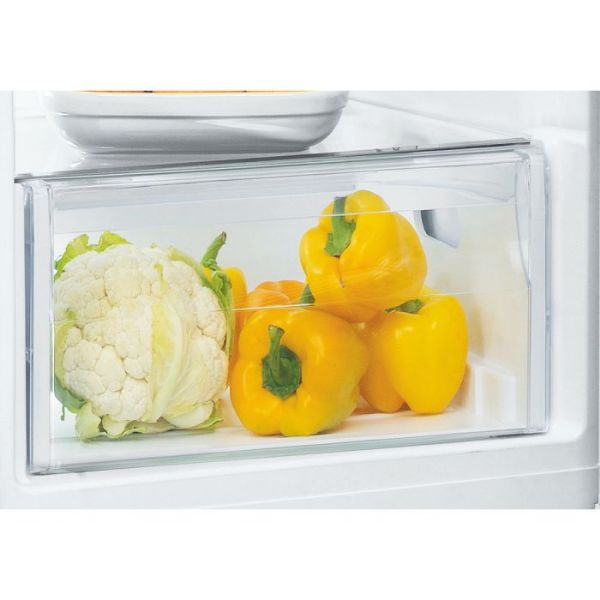 Hotpoint SH6A2QWR Freestanding Tall Larder Fridge in White_SaladCrisper