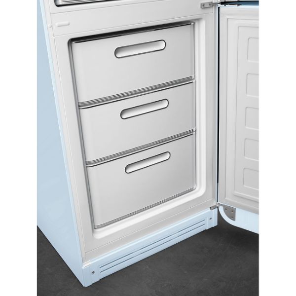 Smeg FAB32RPB6UK 60cm 50’s Style Fridge Freezer Right Hand Hinged In Pastel Blue