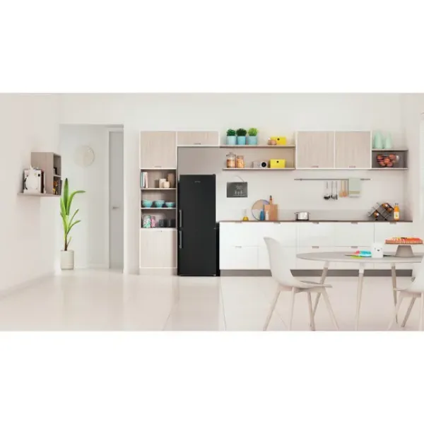 Indesit IB55532B 55cm Low Frost 60/40 Fridge Freezer in Black 