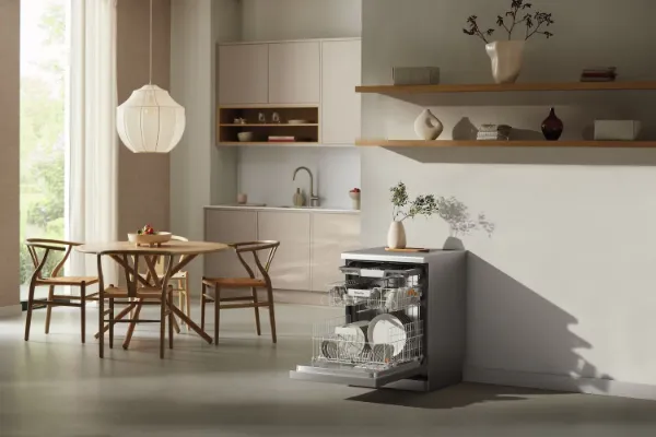 Miele G5811SC CLST Freestanding Dishwasher in Clean Steel