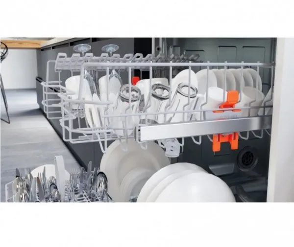 Hotpoint H2FHL626UK Freestanding Dishwasher with 14 Place Settings in White