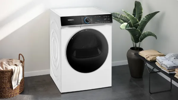 Siemens WR47B2C9GB iQ700 9kg Heat Pump Tumble Dryer in White