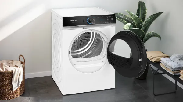 Siemens WR47B2C9GB iQ700 9kg Heat Pump Tumble Dryer in White
