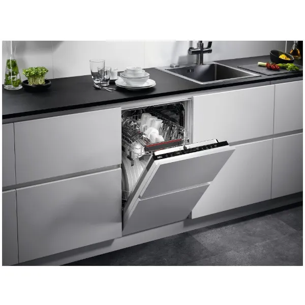 AEG FSB73427Z 7000 GlassCare Fully Integrated Slimline Dishwasher_Installed Kitchen View