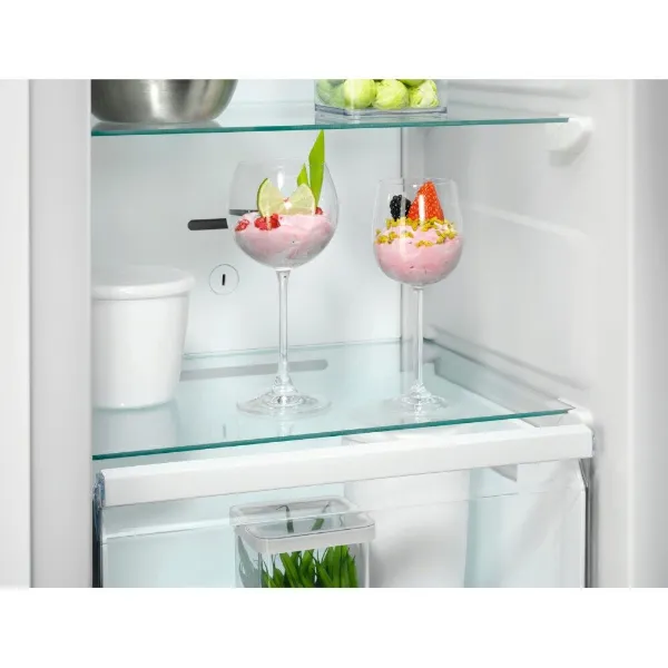 AEG TB7NA181ES 7000 No Frost Integrated Tall Freezer_Interior View
