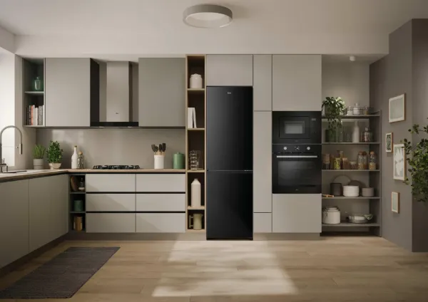 Hoover HONCQ3T518ENTK total No Frost Fridge Freezer - Black_room view