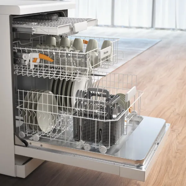 Miele G 5611 SC Dishwasher - Brilliant White - 14 place settings_in use