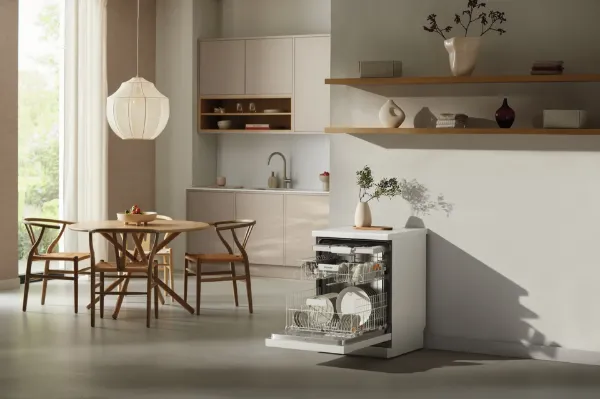 Miele G 5611 SC Dishwasher - Brilliant White - 14 place settings_room view open