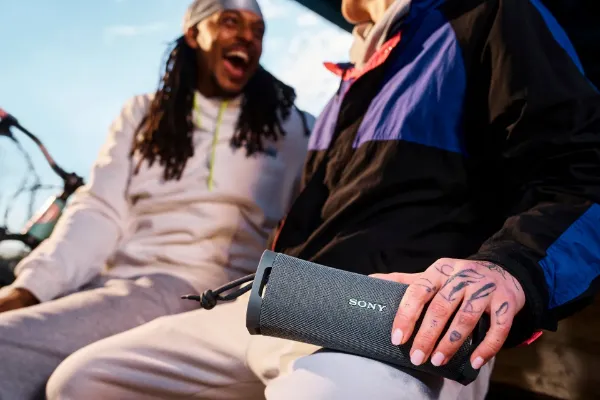Sony SRSULT10W.CE7 Wireless Bluetooth Speaker - White_in use 7