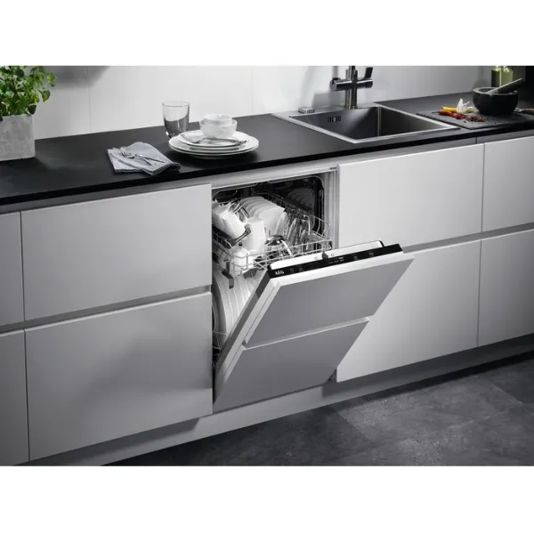 AEG  FSE52407Z 5000 AirDry Dishwasher 45cm_open